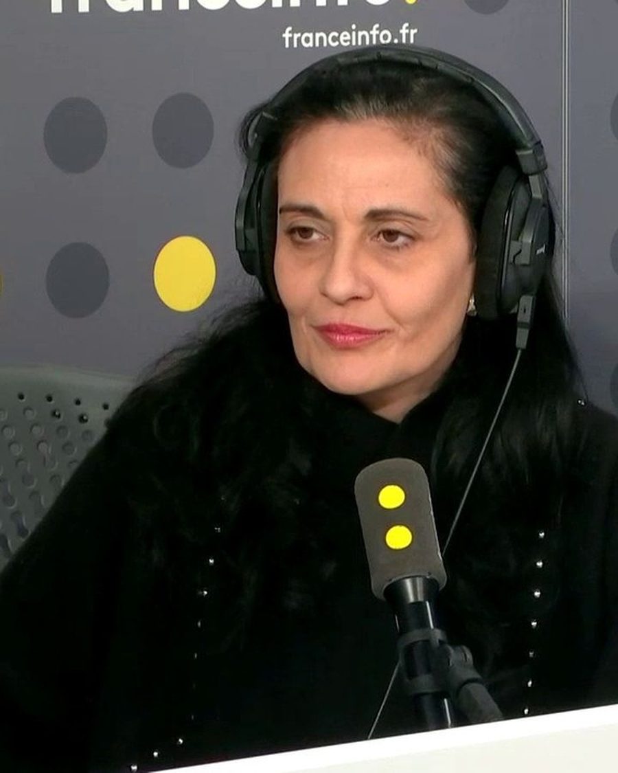 Olivia Cattan au micro de franceinfo